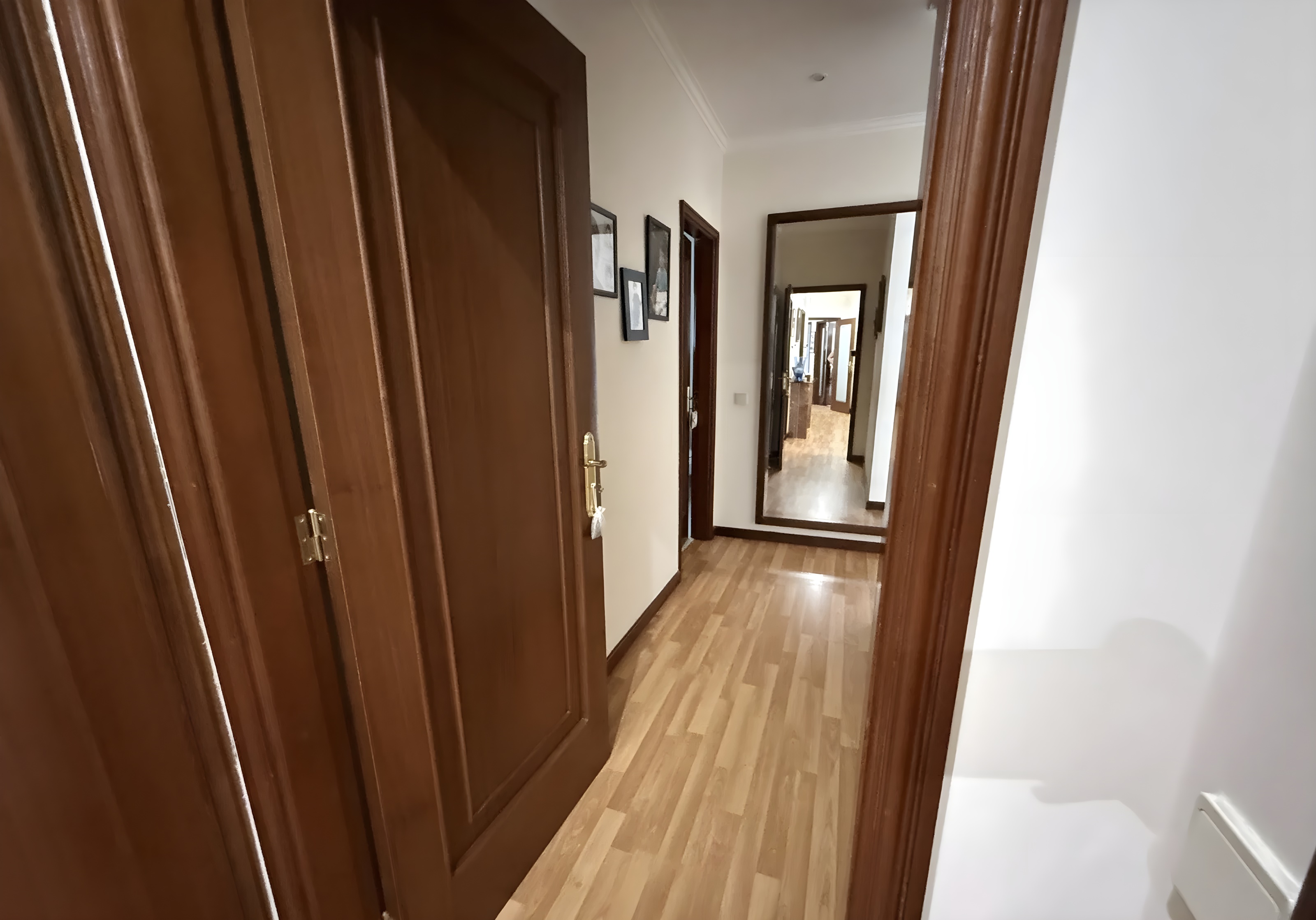 Apartamento T2 renovado na Madalena com garagem e arrumos — miniatura 23