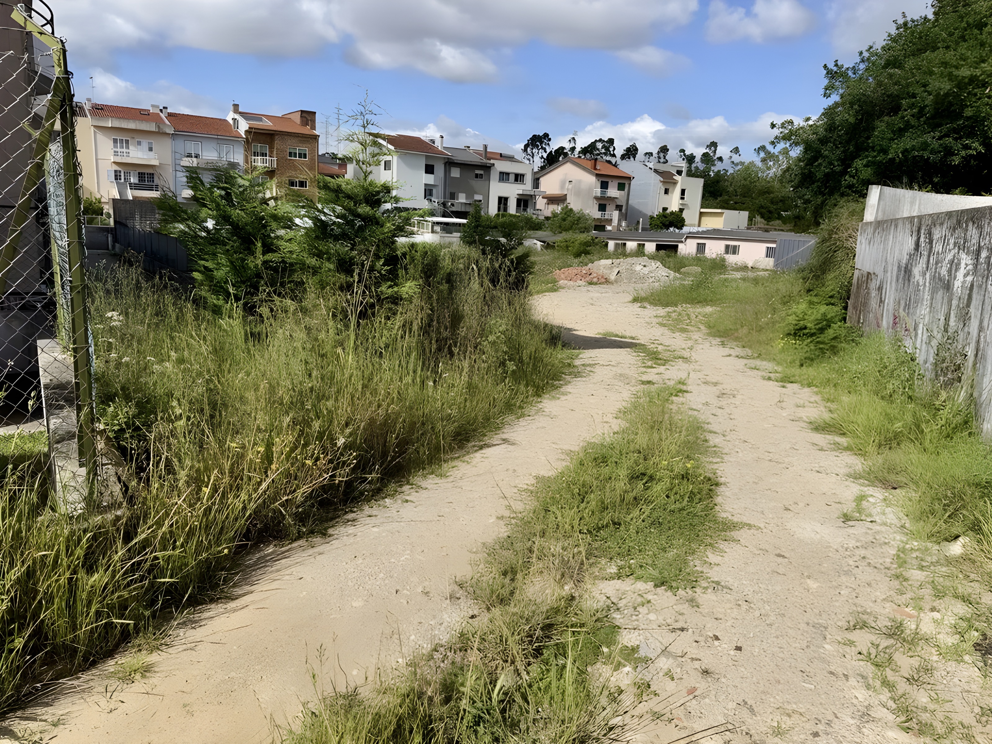 Armazém com terreno de apoio em Serzedo — miniatura 2