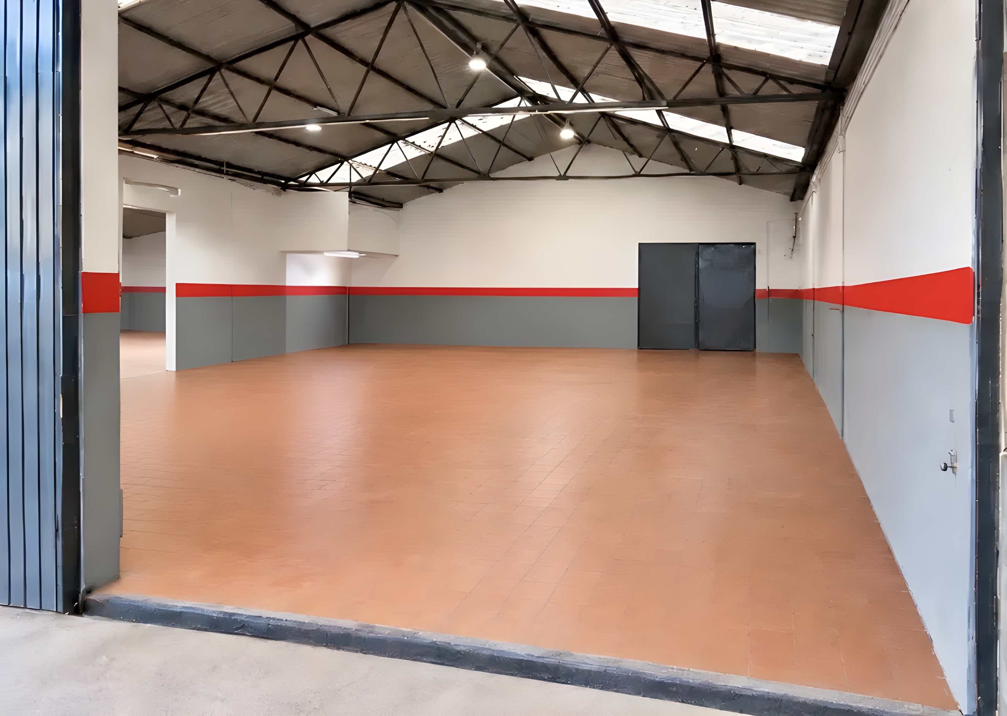 Armazém para arrendamento em Mozelos com amplo logradouro pavimentado — miniatura 4