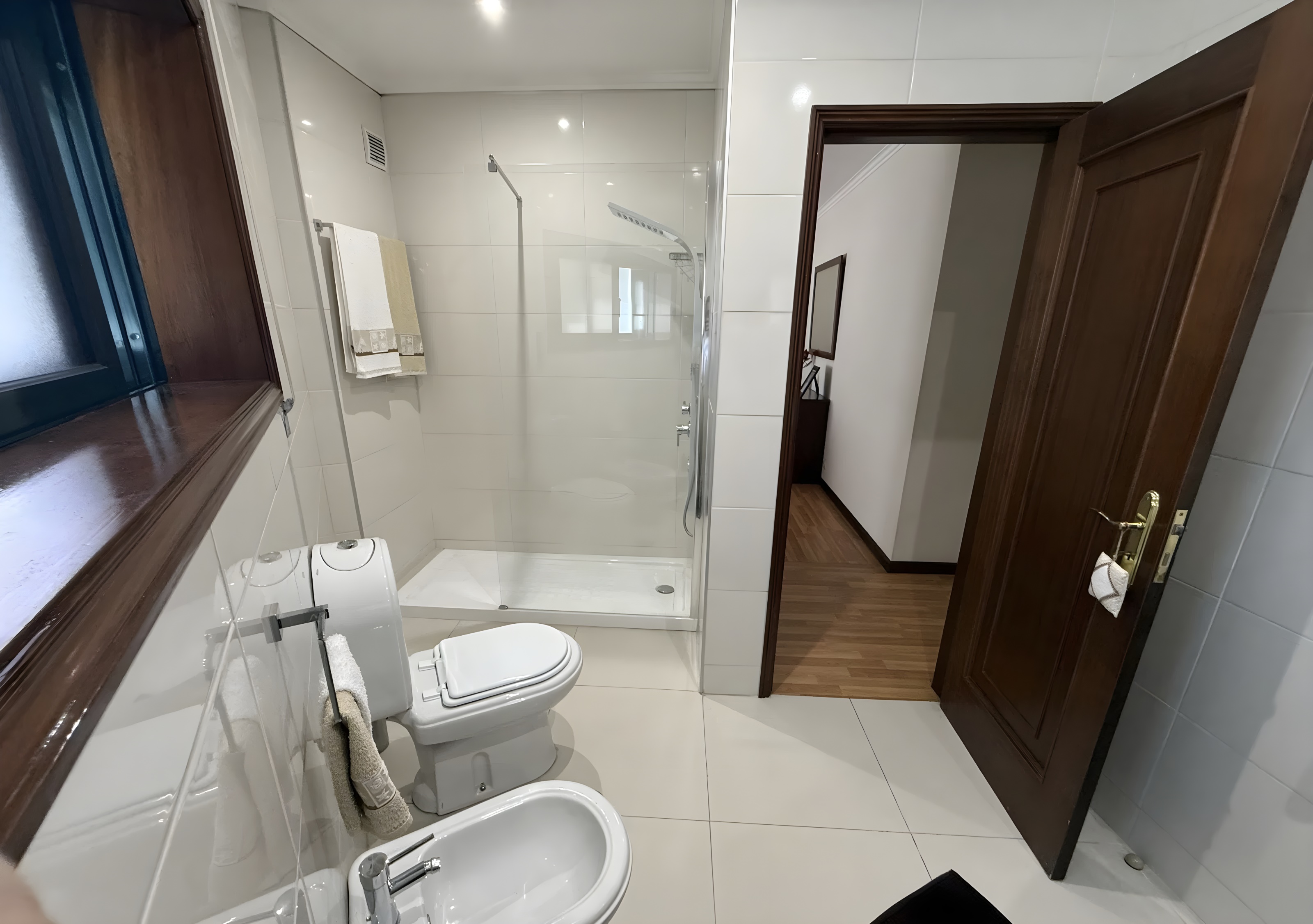 Apartamento T2 renovado na Madalena com garagem e arrumos — miniatura 26