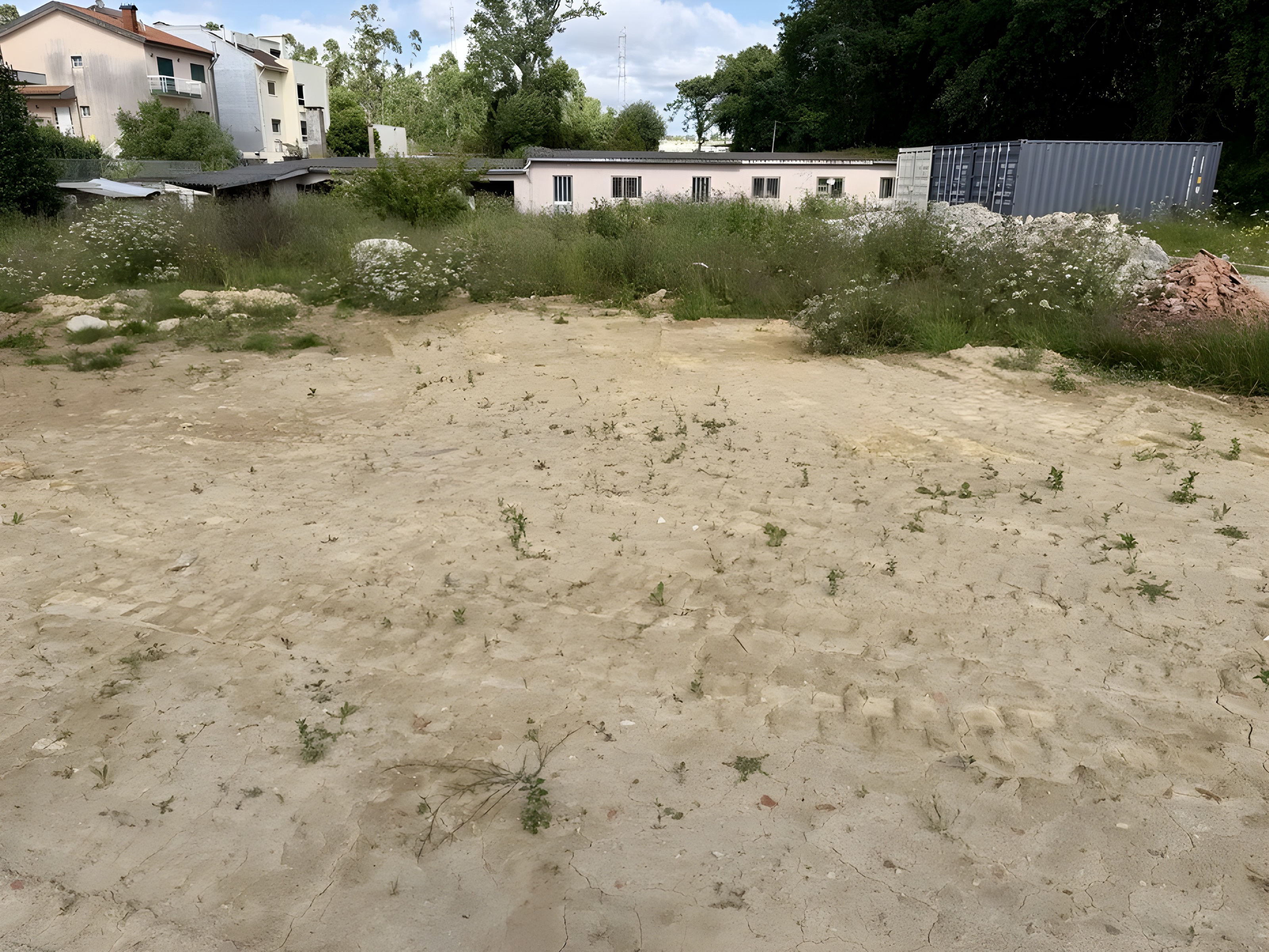 Armazém com terreno de apoio em Serzedo — miniatura 4