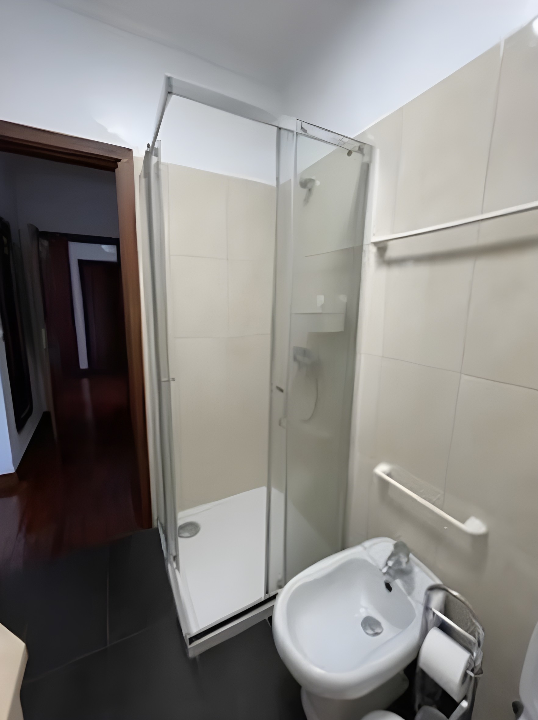Apartamento T3 em condomínio privado junto ao metro de Carolina Michaelis — miniatura 12
