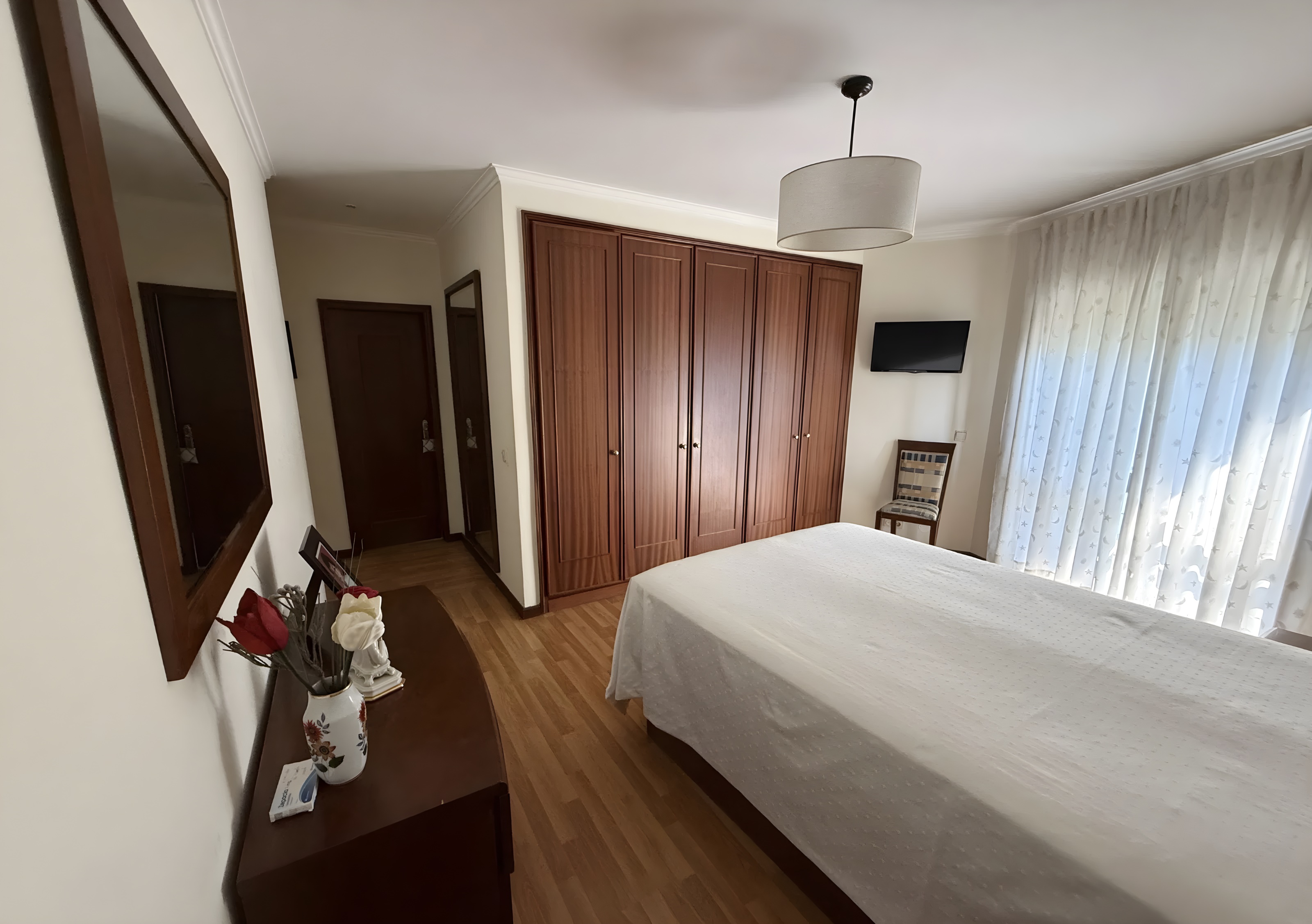 Apartamento T2 renovado na Madalena com garagem e arrumos — miniatura 29