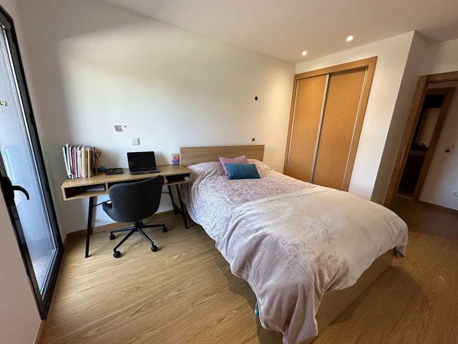 Apartamento T4 de luxo mobilado e equipado com piscina aquecida — miniatura 7