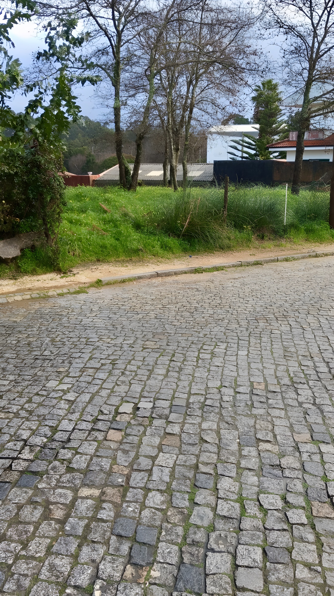 Terreno urbano com 600 m² em Gulpilhares para moradia de 4 frentes — miniatura 2