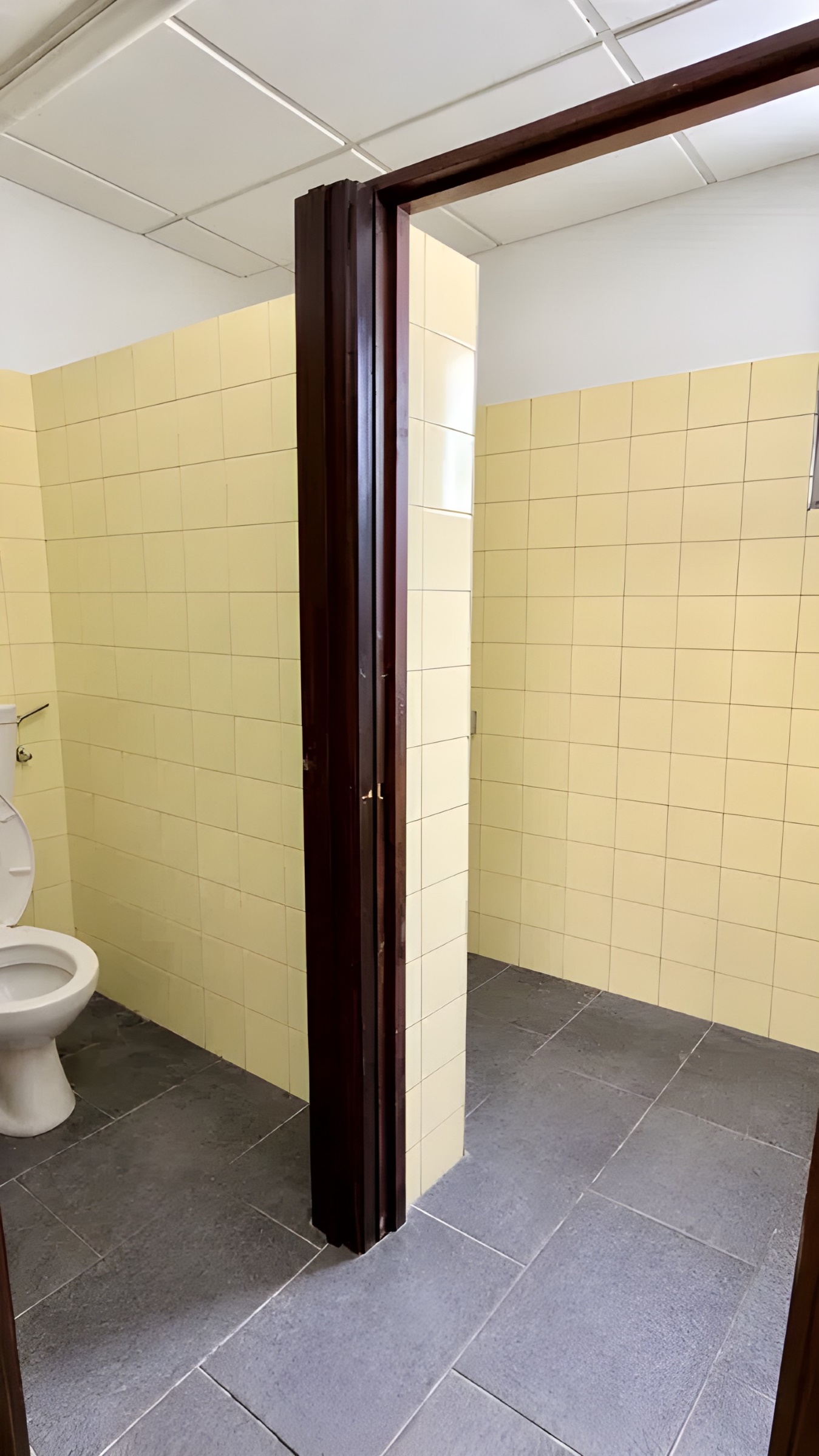 Armazém para arrendamento em Mozelos com amplo logradouro pavimentado — miniatura 8