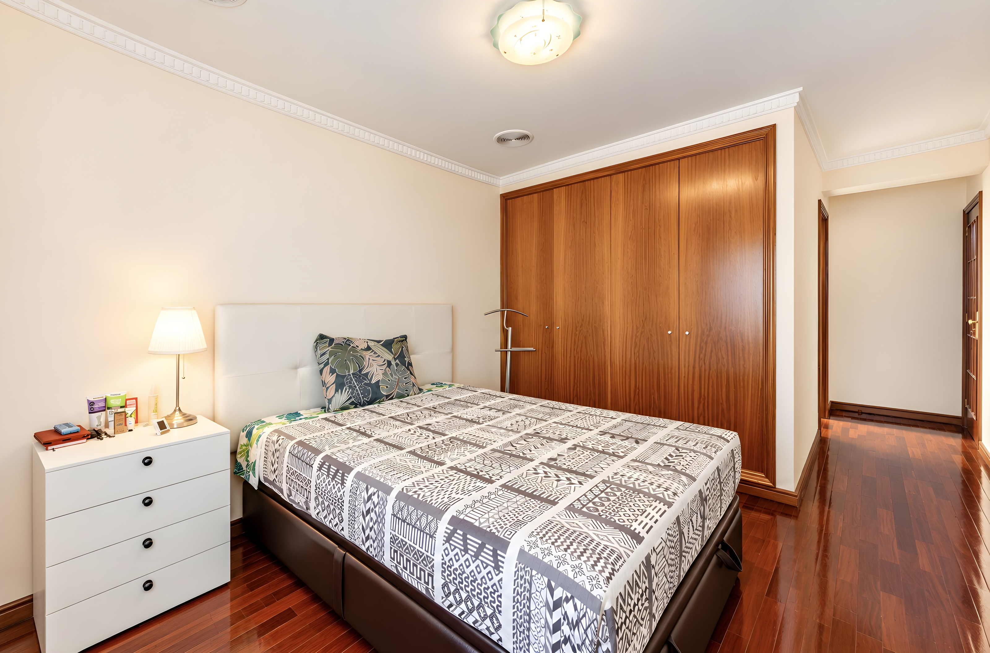 Apartamento T2+1 com suite e varanda no centro de Gaia — miniatura 31