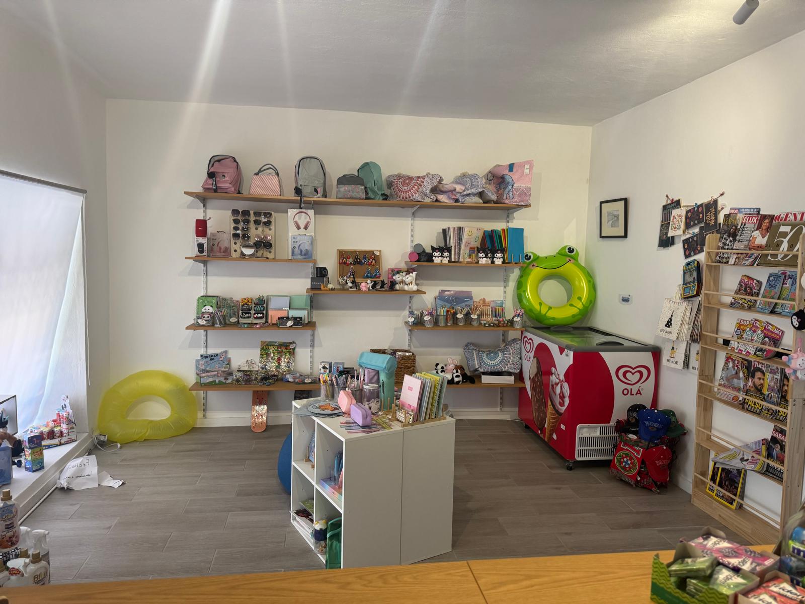 Loja de Tabaqueira e artigos Escoráres com excelente localização — miniatura 8