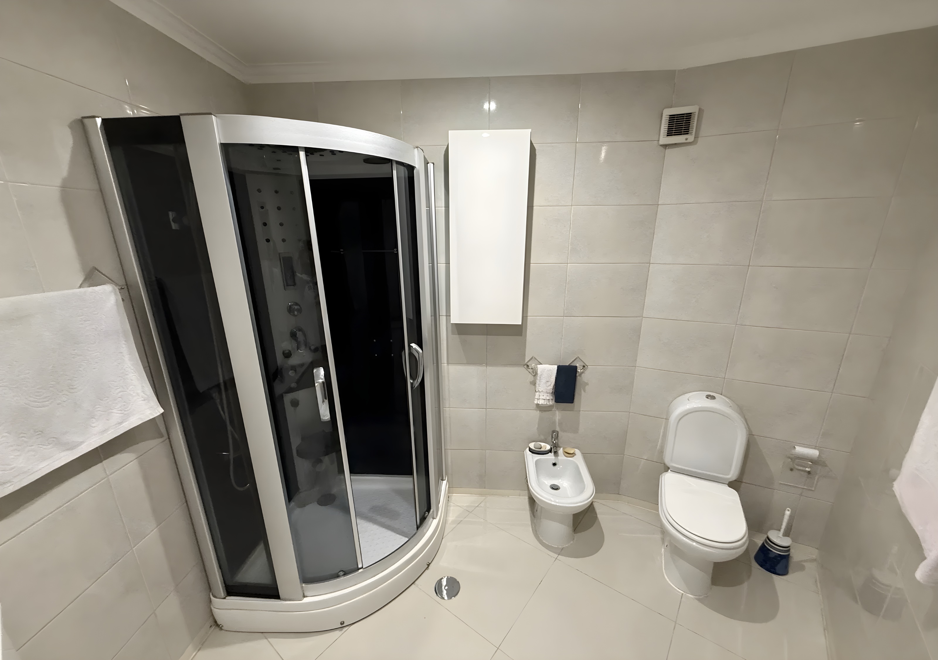Apartamento T2 renovado na Madalena com garagem e arrumos — miniatura 17