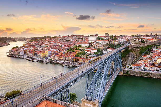 Prédio na baixa do Porto com 5 frações — miniatura 6