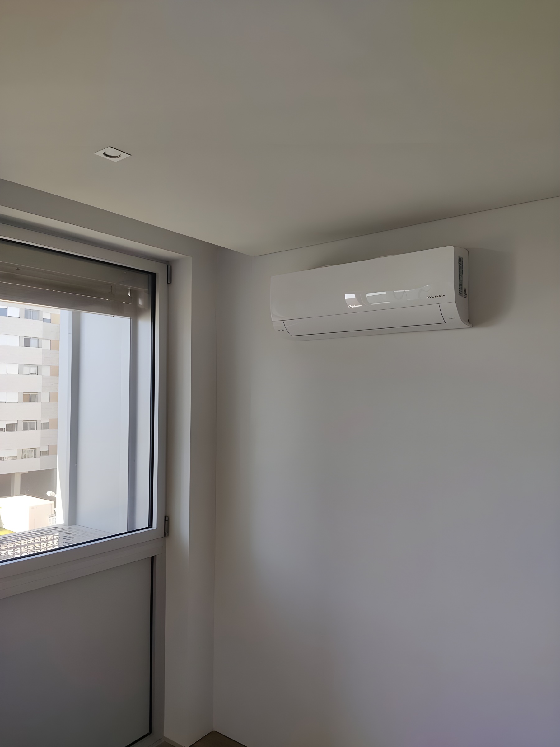 Apartamento T0 de luxo com varanda e garagem no edifício Evolution — miniatura 10
