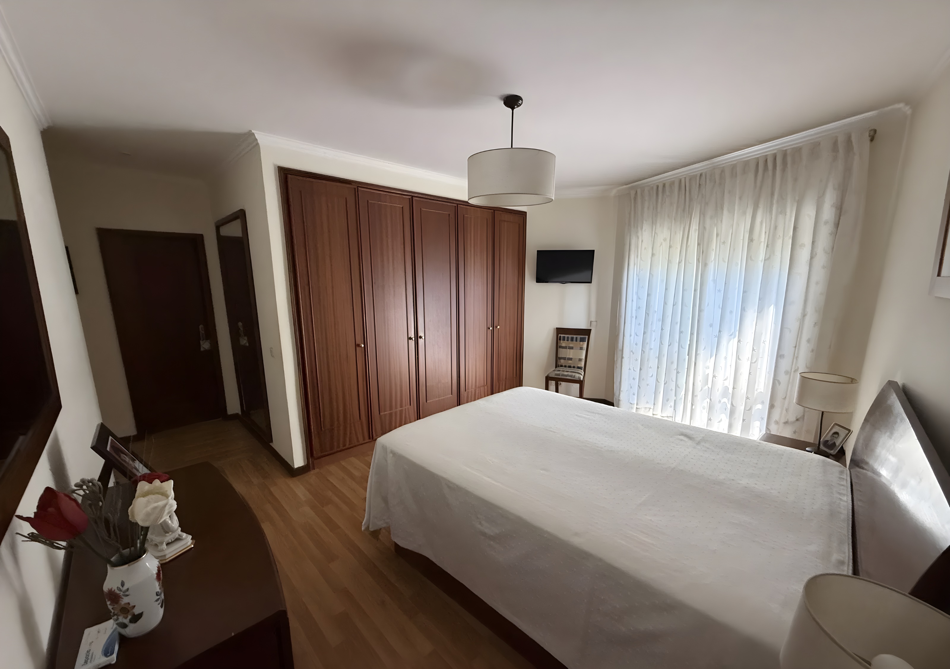 Apartamento T2 renovado na Madalena com garagem e arrumos — miniatura 30
