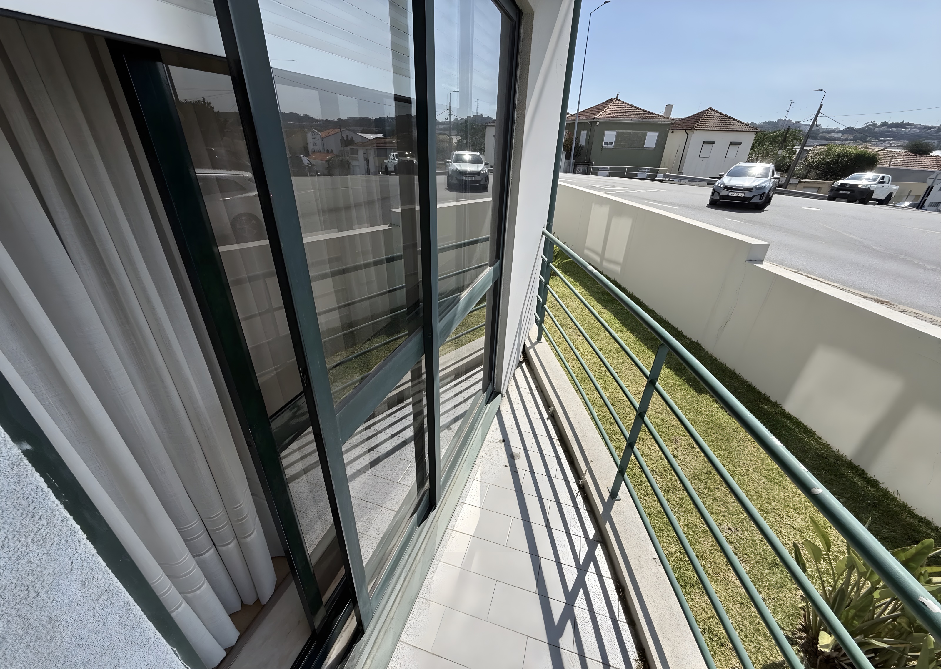 Apartamento T2 renovado na Madalena com garagem e arrumos — miniatura 34
