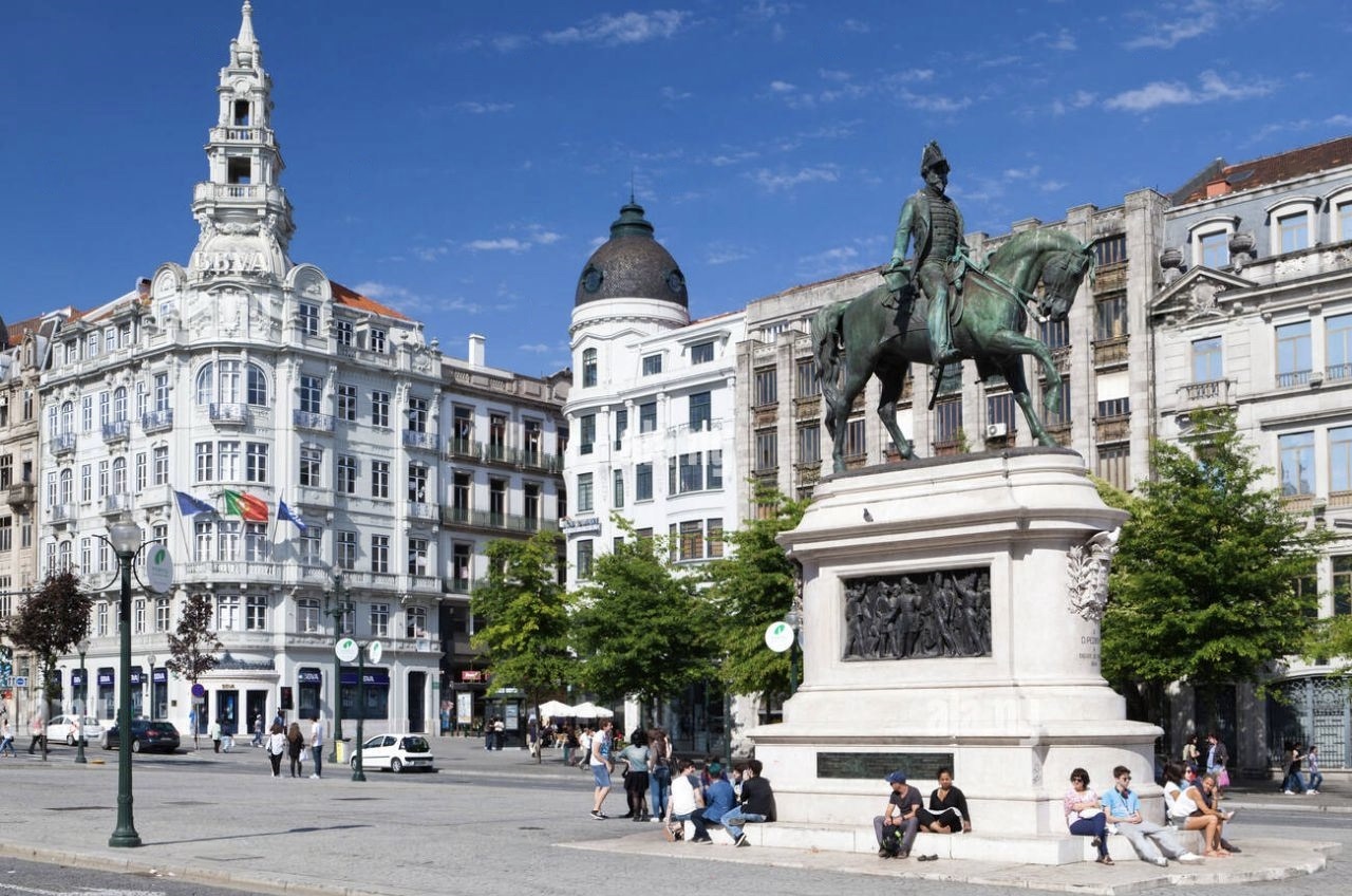 Prédio na baixa do Porto com 5 frações — miniatura 3