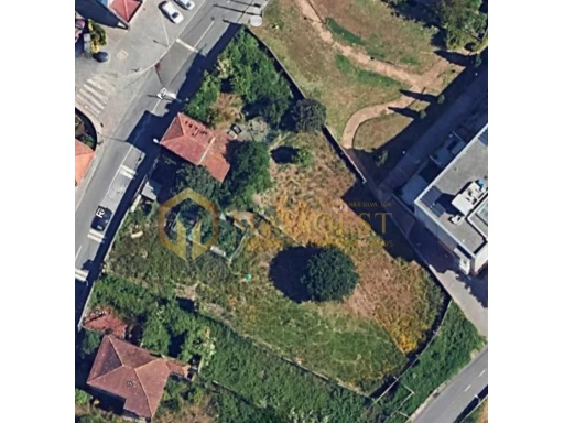 Terreno com potencial de construção junto ao Hospital de S. João
