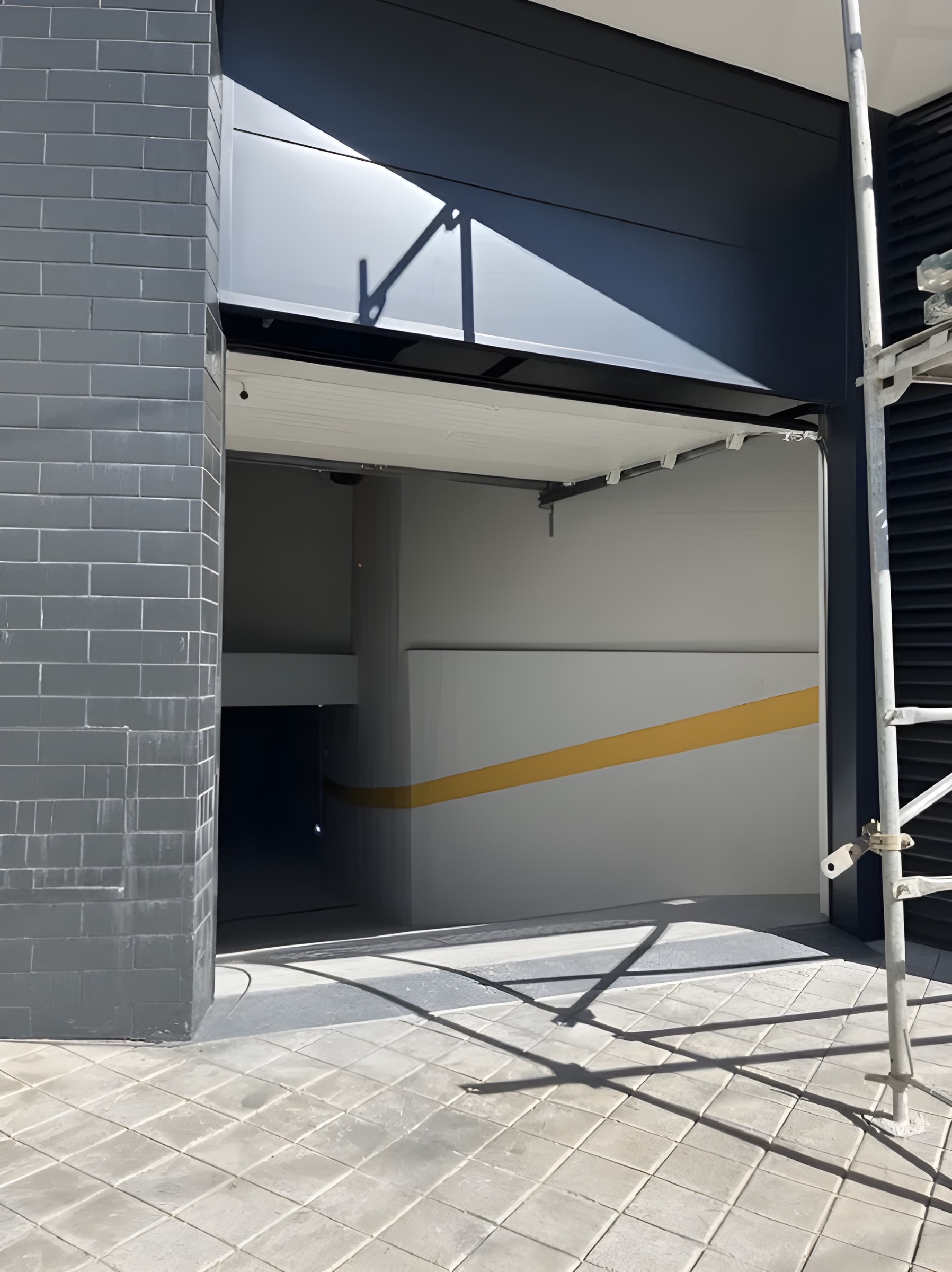 T0 novo com varanda e garagem junto ao Polo Universitário — miniatura 10