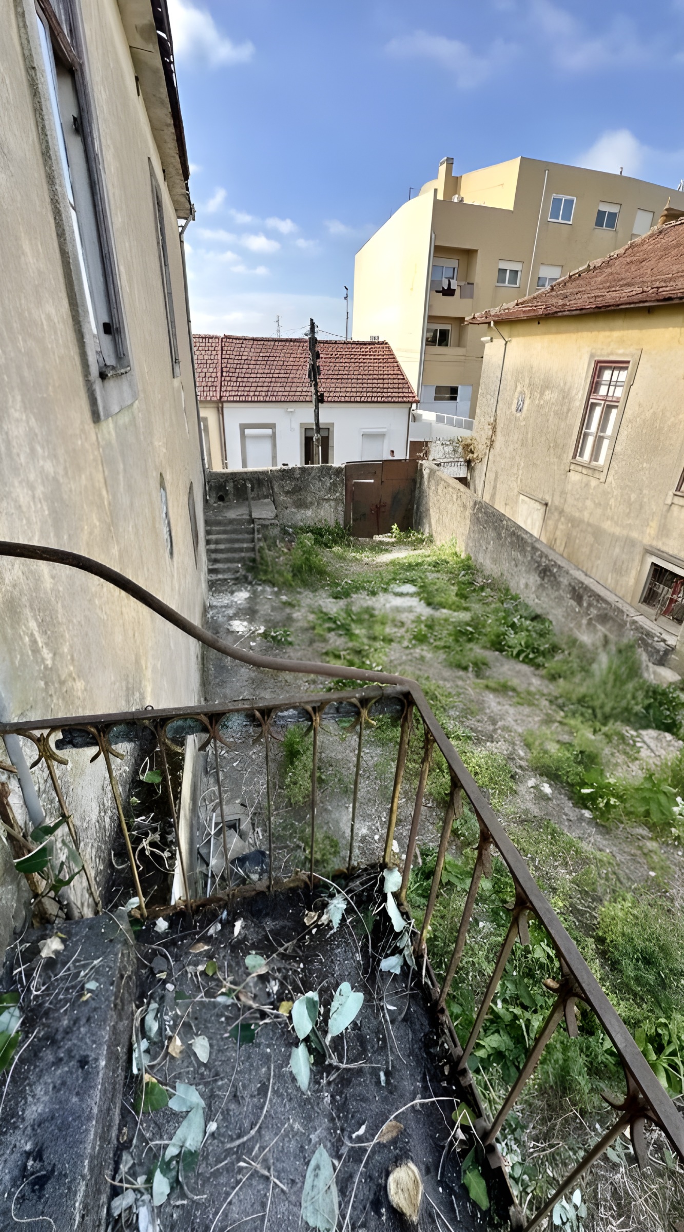 Moradia independente com terreno em zona central de São Mamede Infesta — miniatura 10