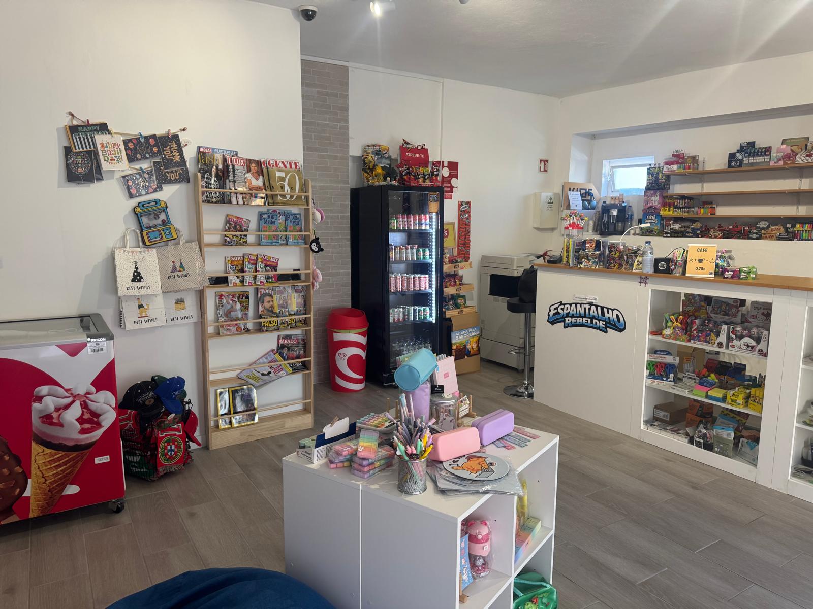 Loja de Tabaqueira e artigos Escoráres com excelente localização — miniatura 4