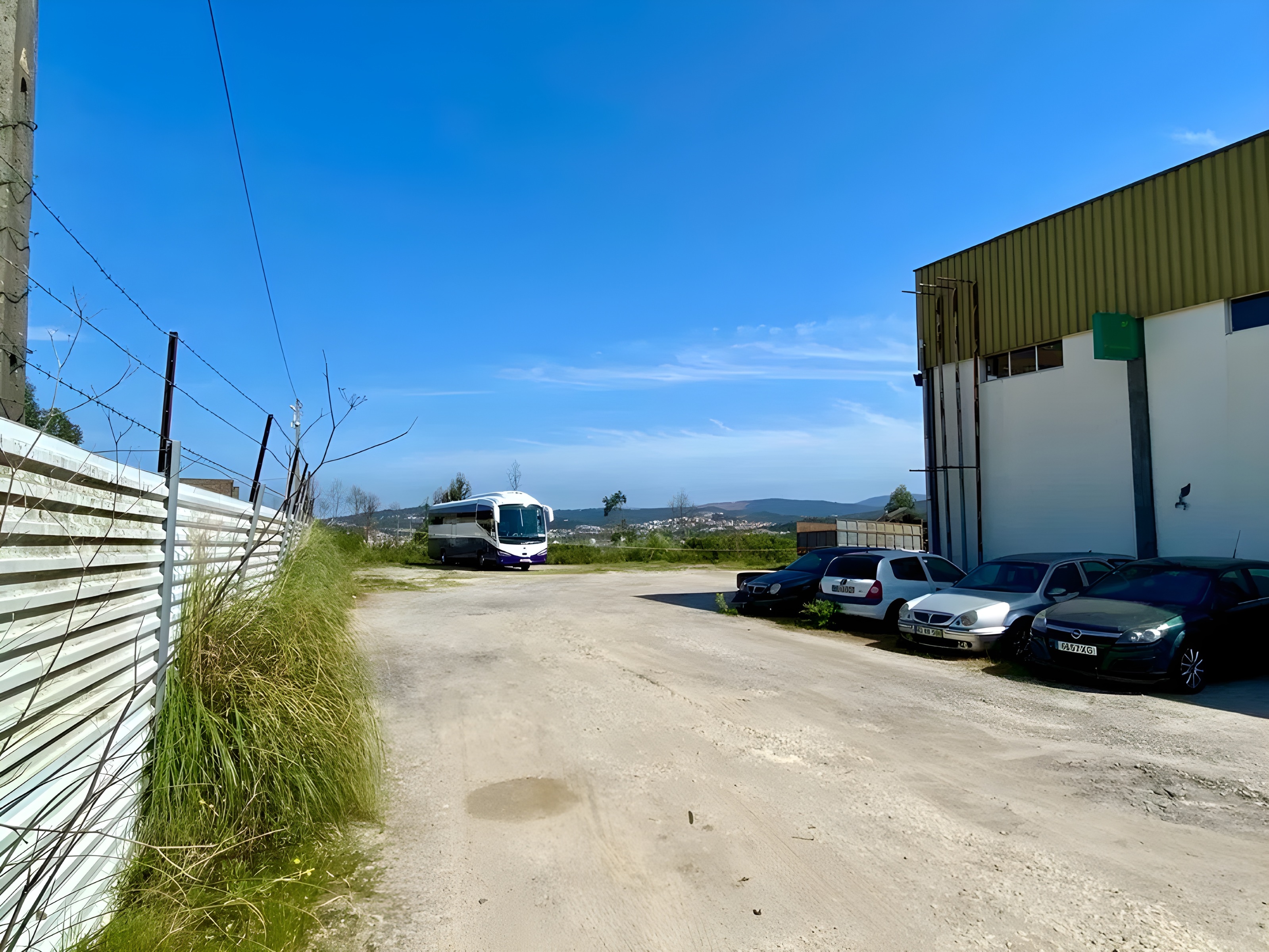 Armazém com amplo terreno e potencial de construção em Ermesinde — miniatura 4