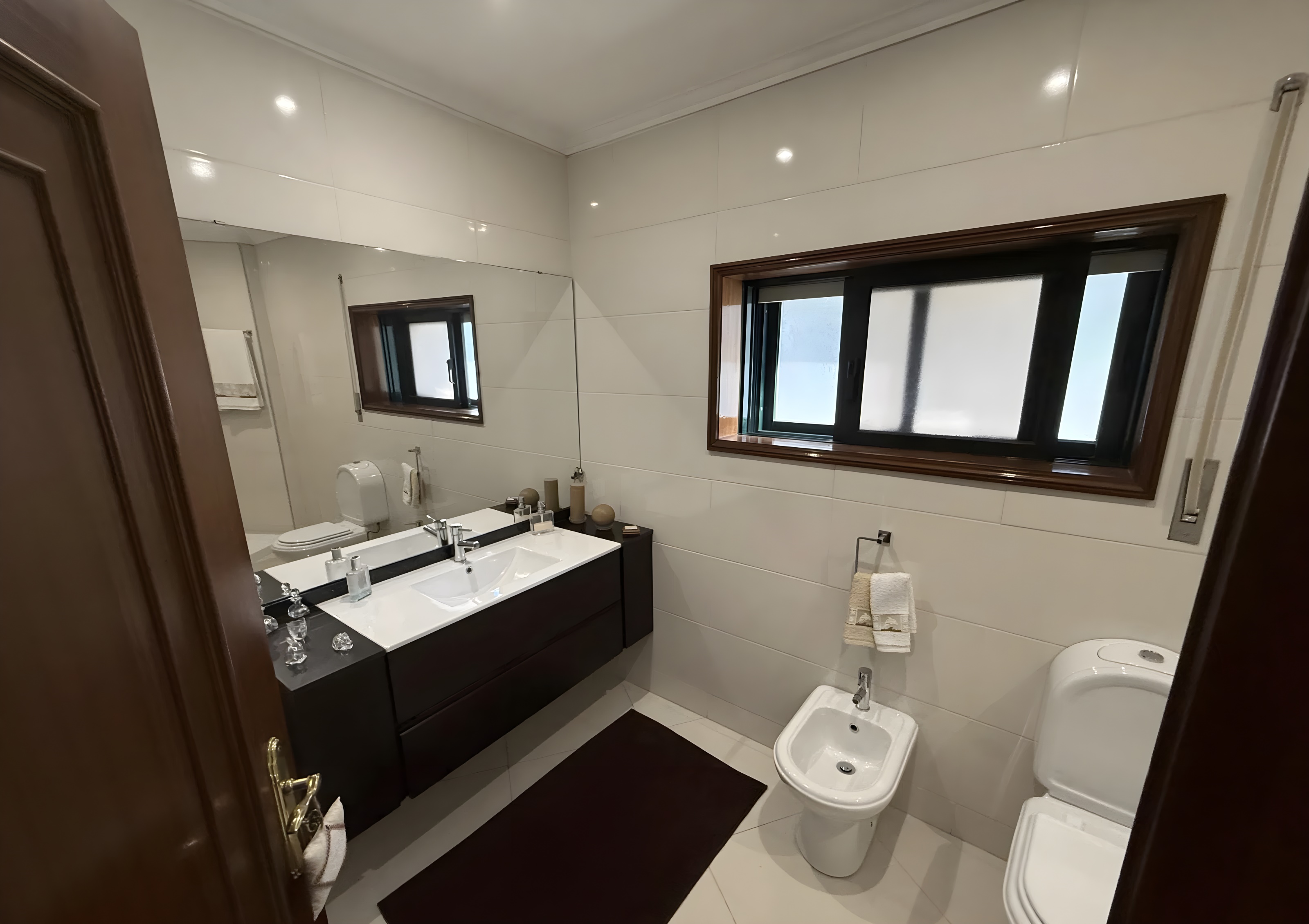 Apartamento T2 renovado na Madalena com garagem e arrumos — miniatura 24