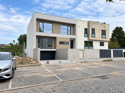 Moradia Unifamiliar V3+1 nova em Folgosa
