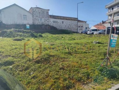 Terreno para construção de moradia de 3 frentes