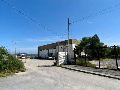 Armazém com amplo terreno e potencial de construção em Ermesinde