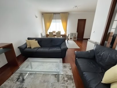 Apartamento T3 em condomínio privado junto ao metro de Carolina Michaelis
