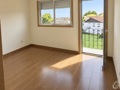 Andar moradia T1 de 3 frentes com varanda em Oliveira do Douro