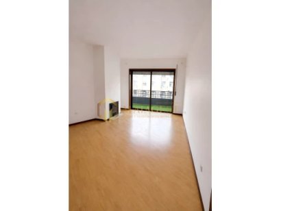 T2 no 5.º andar com garagem e excelente luminosidade em Valongo