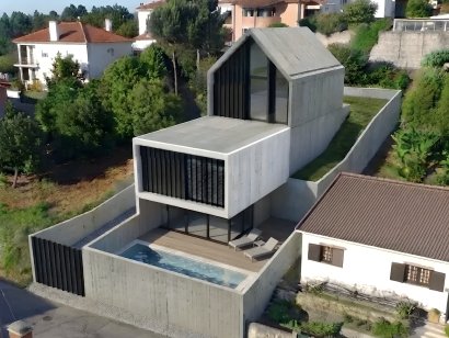 Terreno com projeto aprovado para moradia T3 + T1 em Canidelo