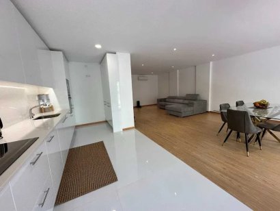 Apartamento T4 de luxo mobilado e equipado com piscina aquecida