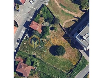 Terreno com potencial de construção junto ao Hospital de S. João
