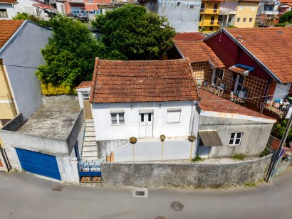Moradia T3 para reabilitação em São Pedro da Cova