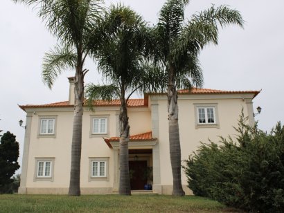Moradia T3 clássica com 8.450 m² de terreno e privacidade total